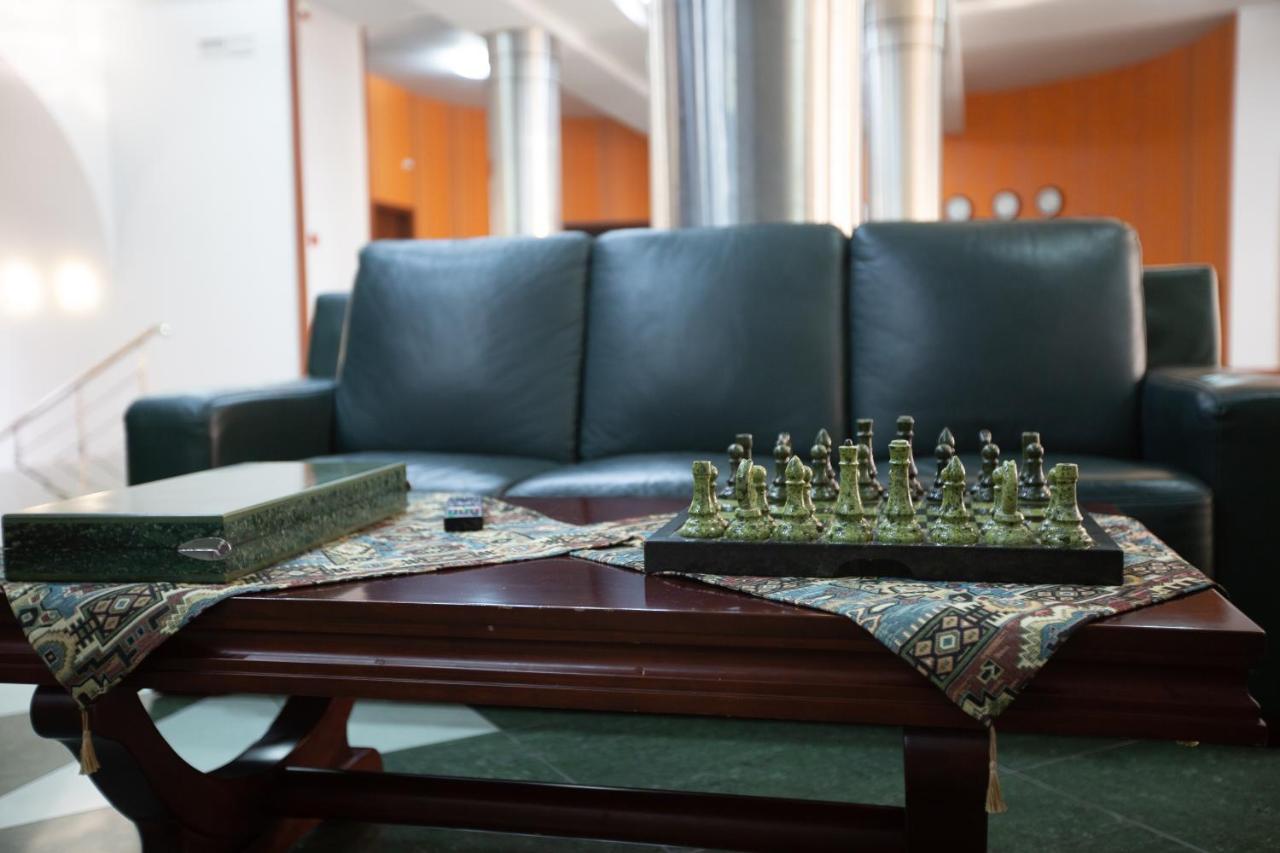 Latar Hotel Jerevan Eksteriør billede